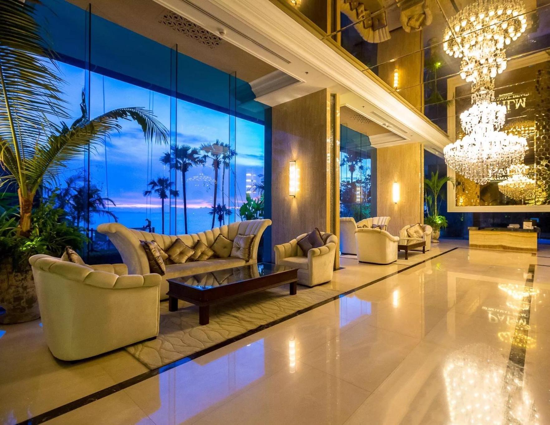 Luxurious Beachfront Паттайя Экстерьер фото