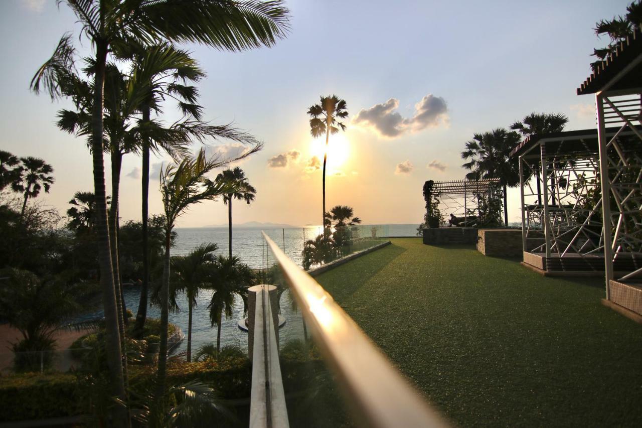 Luxurious Beachfront Паттайя Экстерьер фото