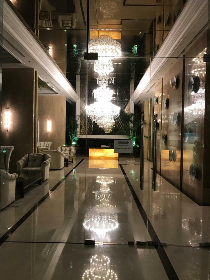 Luxurious Beachfront Паттайя Экстерьер фото